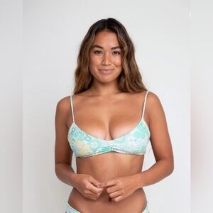 Skatie x Amber Fillerup Clark | Betsy Bikini Top in Haleiwa Print